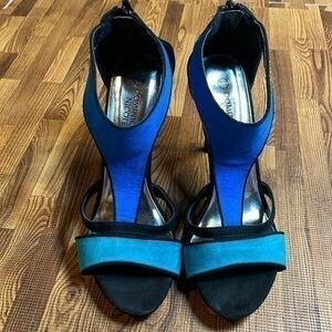 Dominique Nicole women’s blue/black/turquoise suede like heels. Size 7.5.